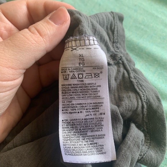 Old Navy Relaxed Fit Cotton Deep V-Neck Short Sleeve Shirt - Picture 3 of 6